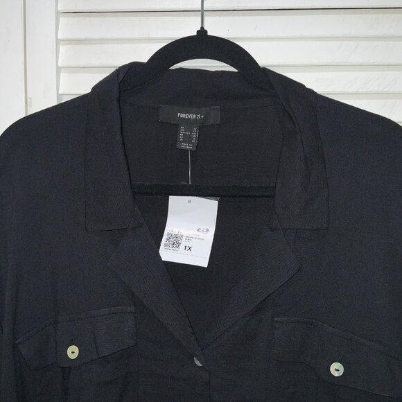 Forever 21 Cropped Black Button Down Shirt Size 1X - Picture 2 of 3